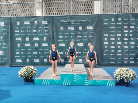 Gimkov pokal v rokah gimnastičark ŠD Stoja!